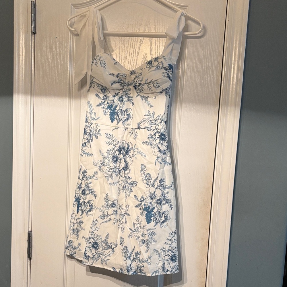 SHEIN White and Blue Floral Dress Women’s XS Used